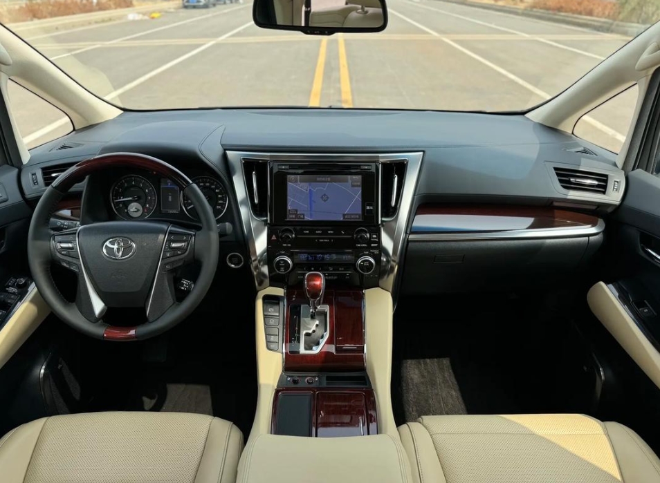 丰田埃尔法高端商务车租赁